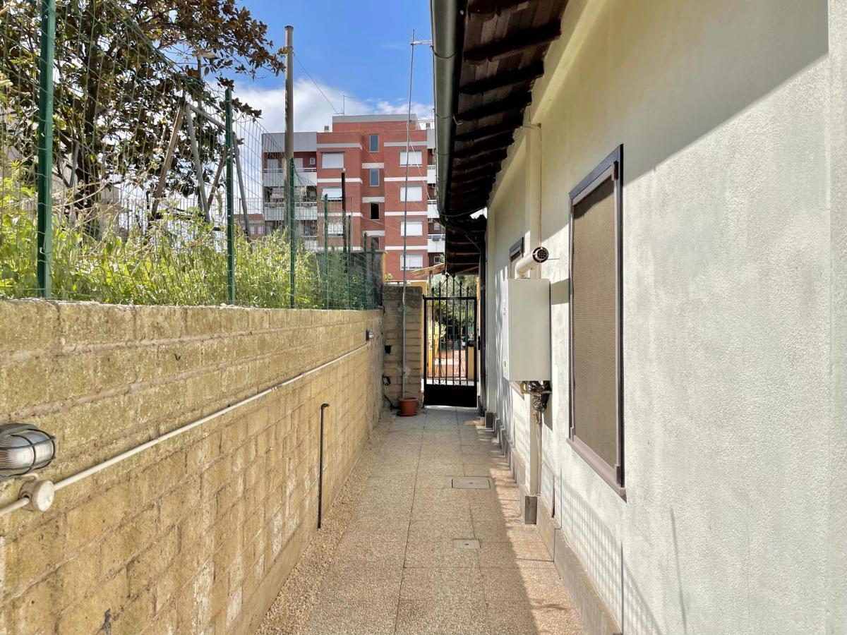 Independent House With Private Patio In Rome Roma Exterior foto